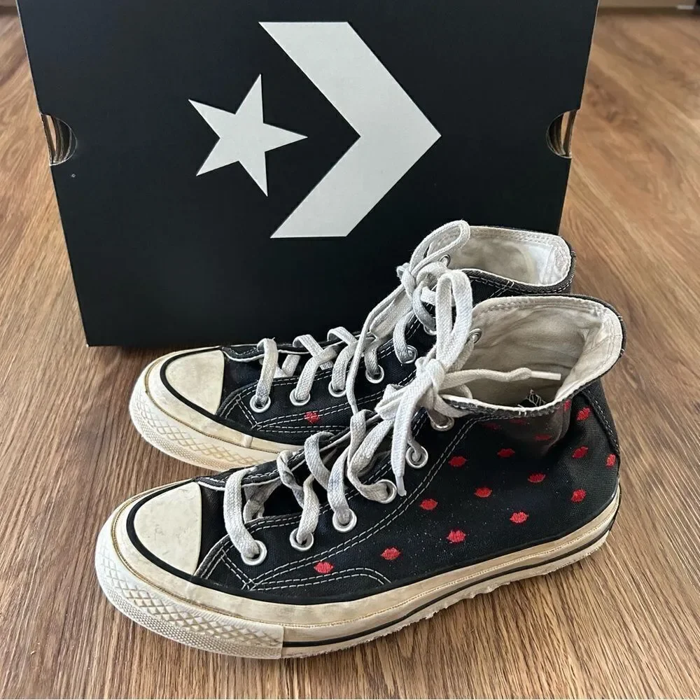 CONVERSE all Star Chuck Taylor hi top kiss lips embroidered lace up shoes sz7