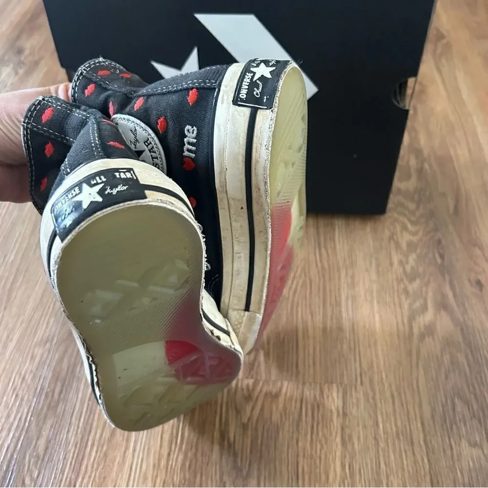 CONVERSE all Star Chuck Taylor hi top kiss lips embroidered lace up shoes sz7