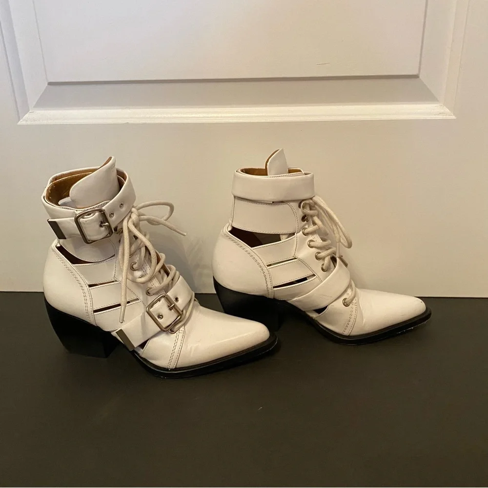 CHLOE SHOES ANKLE BOOTS BOOTIE WHITE GLOSSY LEATHER CUT OUT LACE UP BUCKLE 36.5