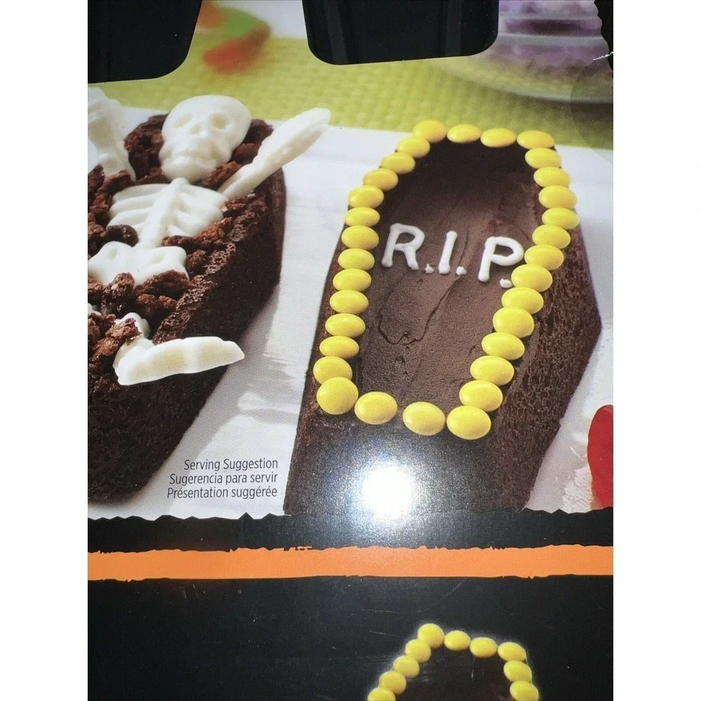 WILTON Halloween 6 Cavity COFFIN CAKE PAN Casket Cupcake Mold NEW‎ Dessert Shell