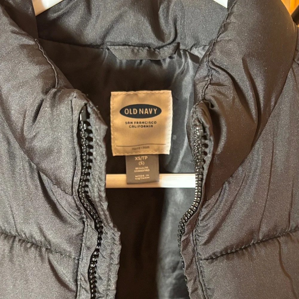 Old Navy Black Puffer‎ Vest AND Graphic Tee~Sz 5