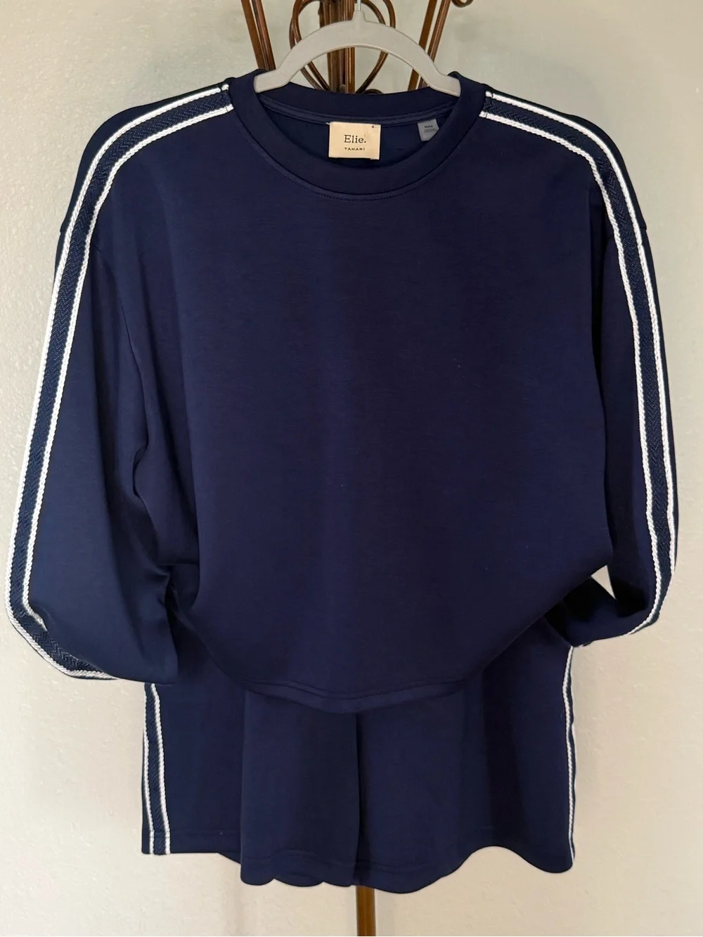 Elie Tahari Navy Athleisure Lounge Set Medium Sweatshirt & Shorts Matching Set
