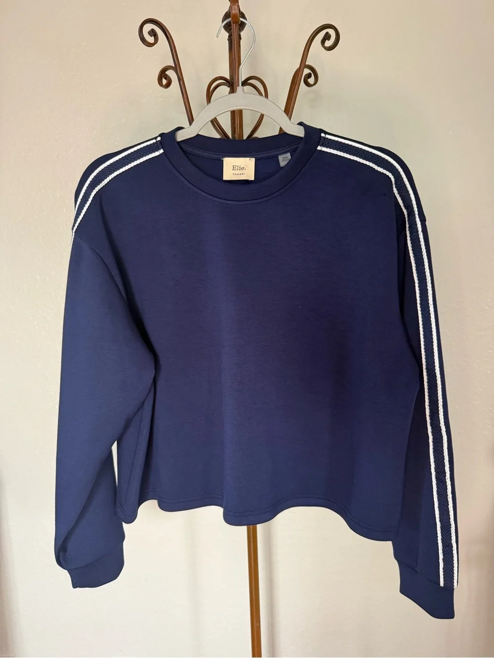 Elie Tahari Navy Athleisure Lounge Set Medium Sweatshirt & Shorts Matching Set