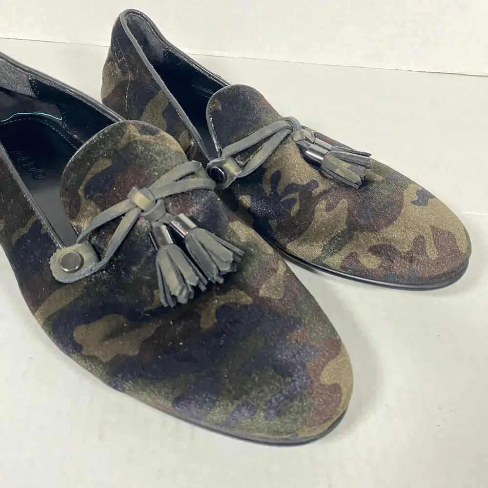 Aldo formal pull smoking