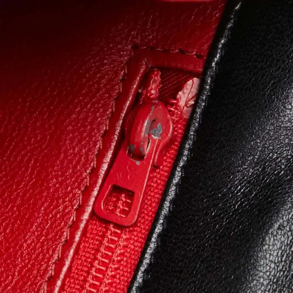 CHANEL Black Leather Shoulder Bag