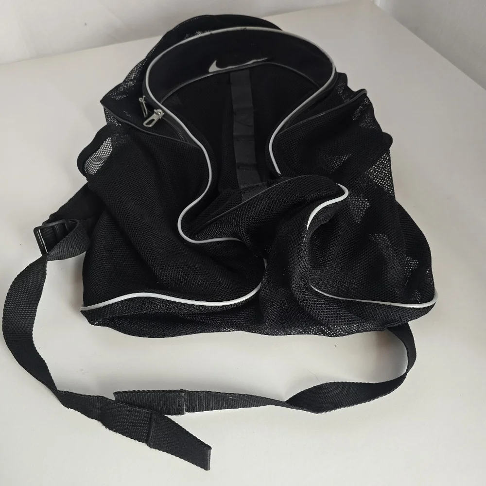 Nike zipper panel