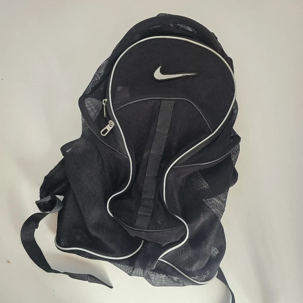 Nike shoulder hardware