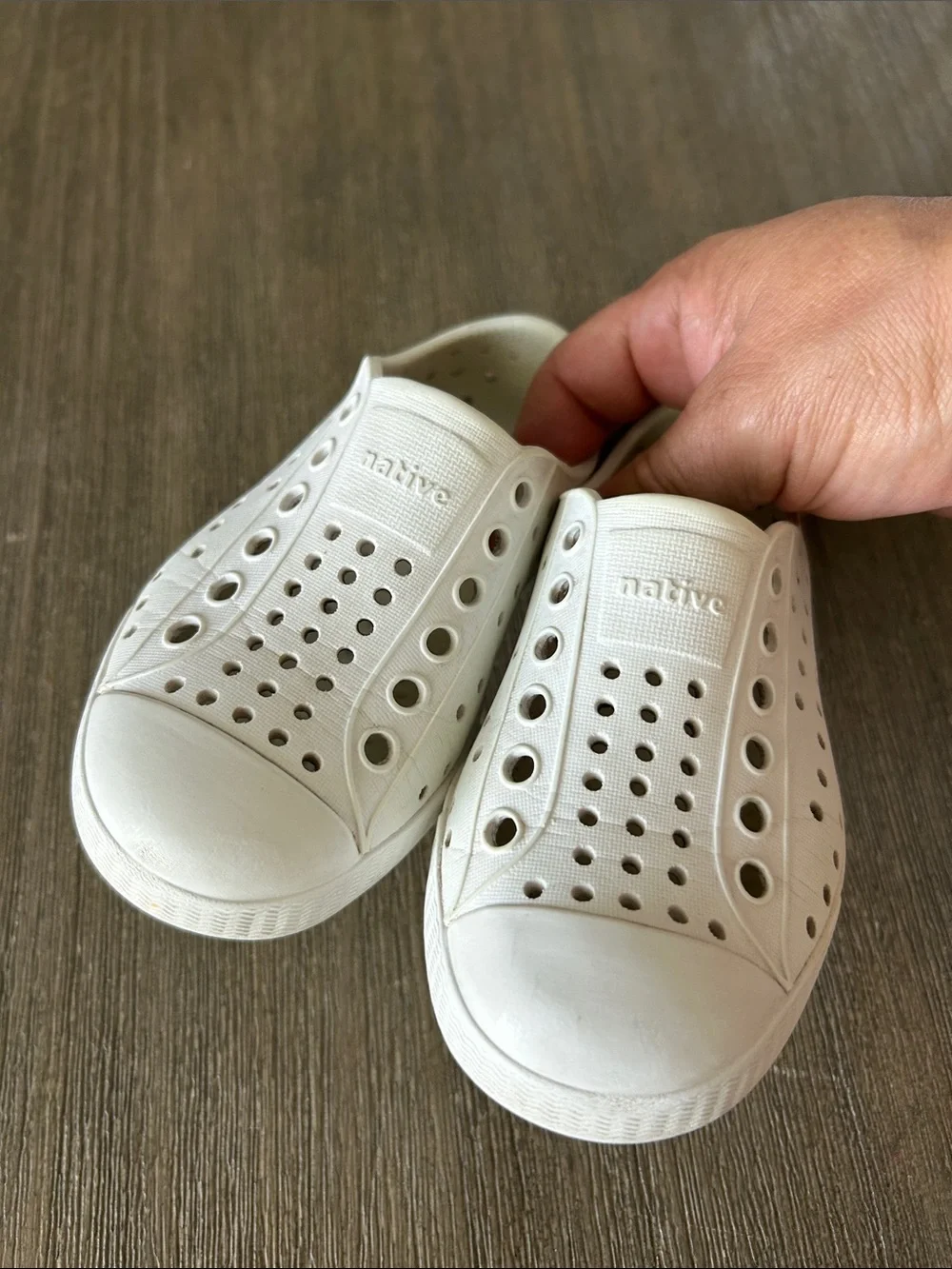 Native Jefferson Kids Water Shoe Slip-On White, Size C7.