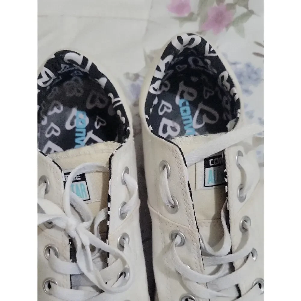 Converse All-Star Cream Canvas Sneakers, Heart Lining, Womens Sz 10, Streetwear