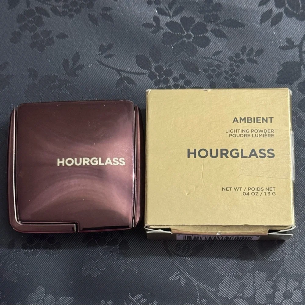 Hourglass Mini Ambient Lighting Powder In Shade Dim Light