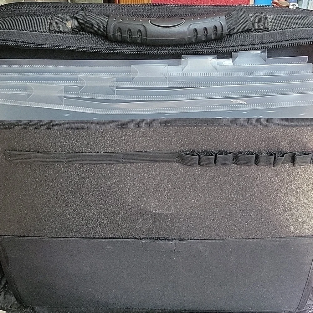 EUC- Karen Foster Design Scrapbook / Paper Craft Travel Case