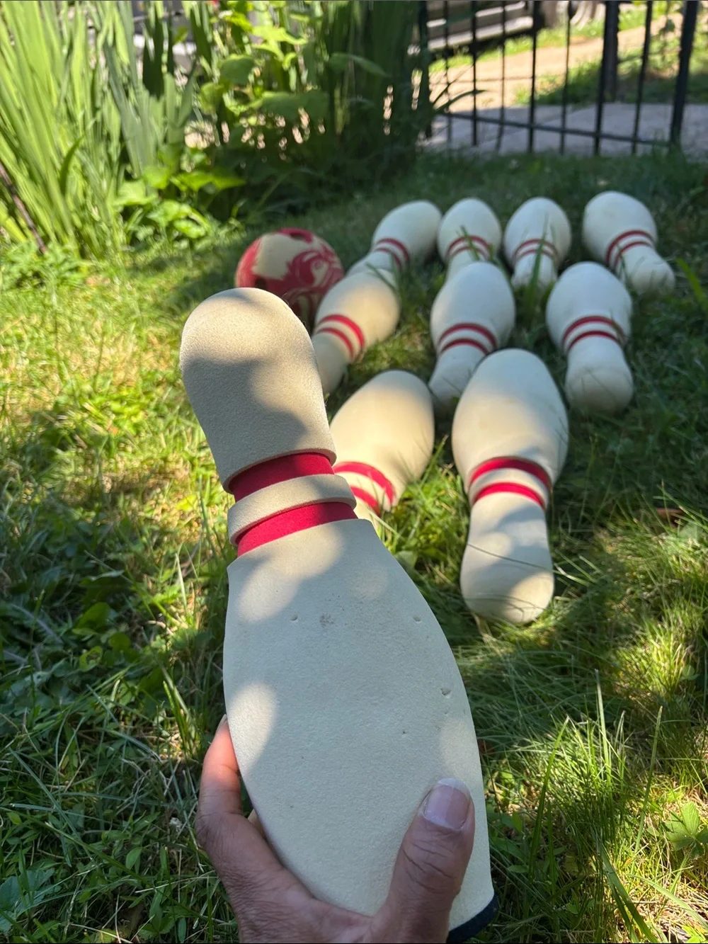 🆕 Crate&Barrel White and Red Lawn Bowling Pin Set with Matching Ball