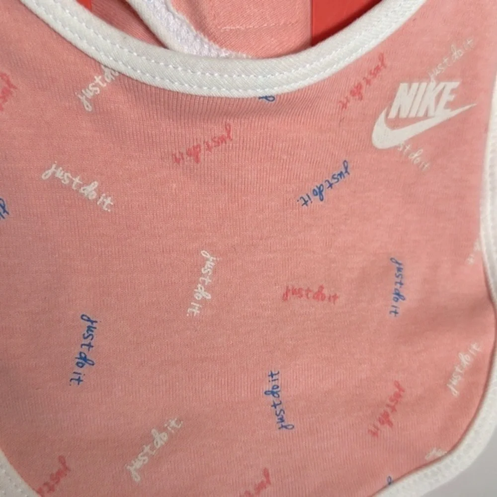 Nike pink white