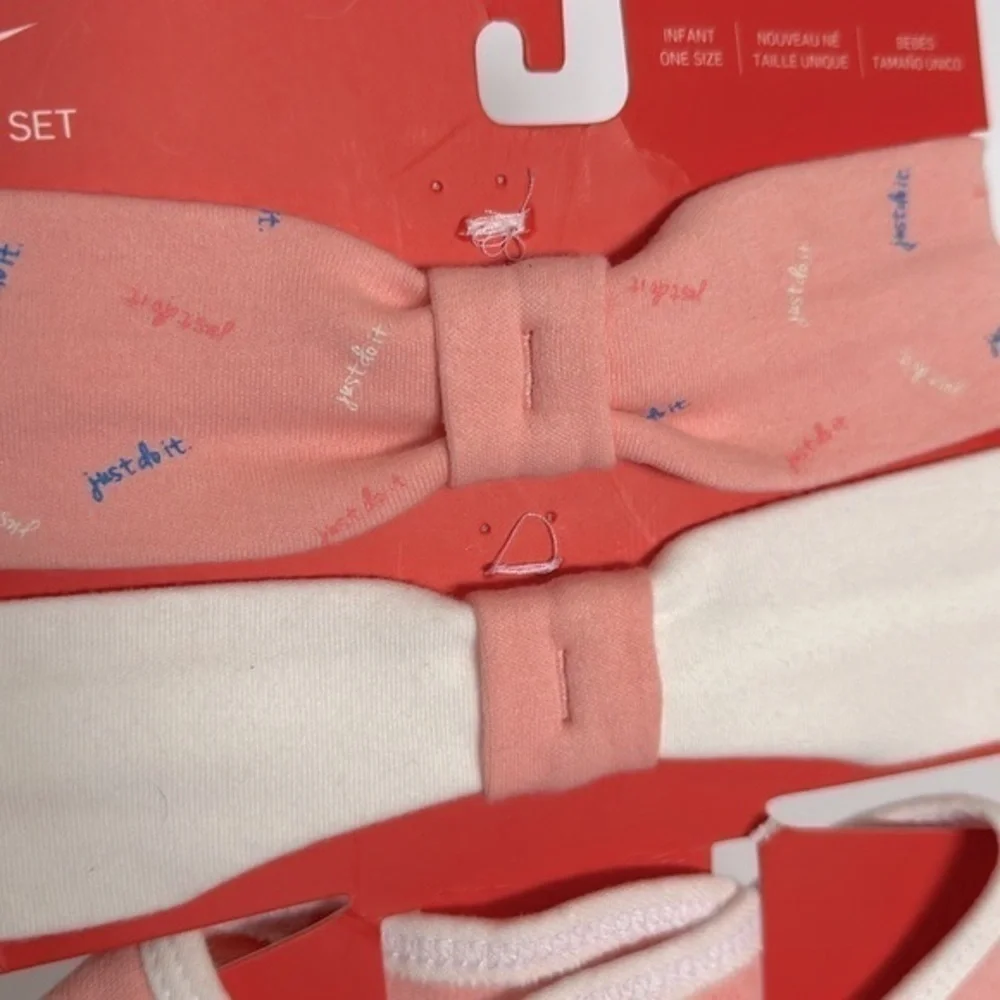 Nike pink white