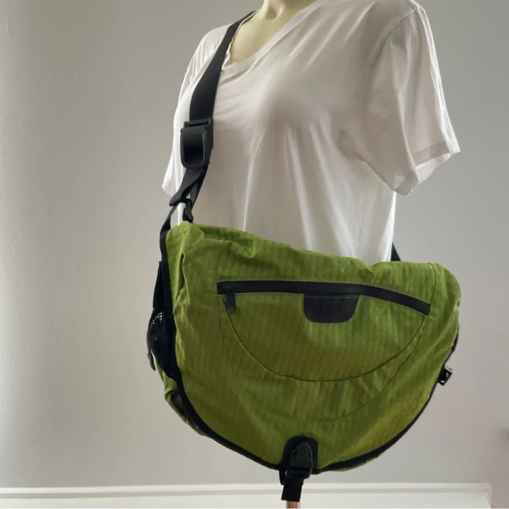 L.L. Bean Green Commuter Messenger Laptop Crossbody Bag with Black Accents