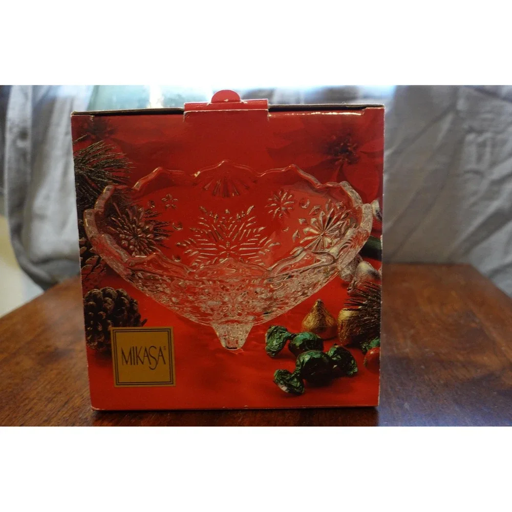 Vintage Mikasa clear‎ glass snowflake footed bowl 6 1/4 inches