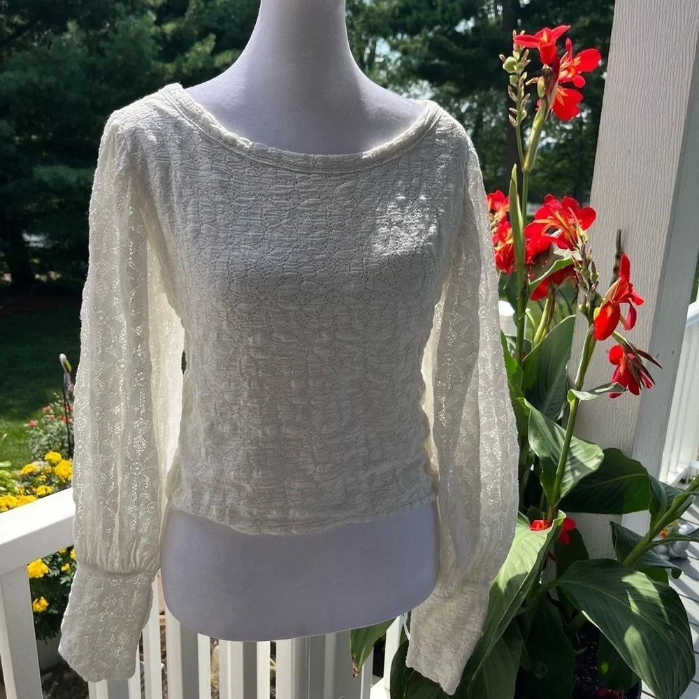 Free People Ivory Lace Puff Sleeve Crop Top with Open Back - Size