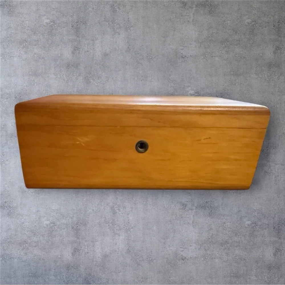 Lane tall cedar scratches