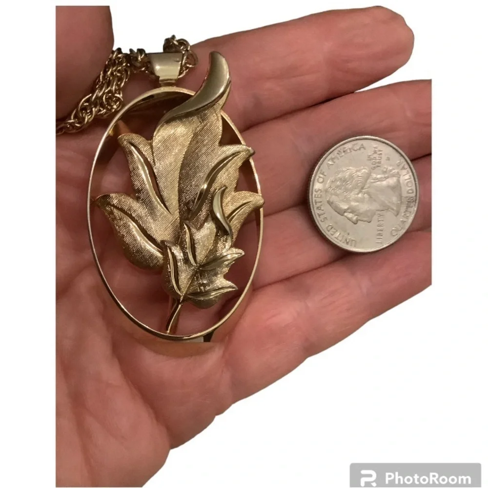 Gold Tone Leaf pendant 24” Fashion necklace