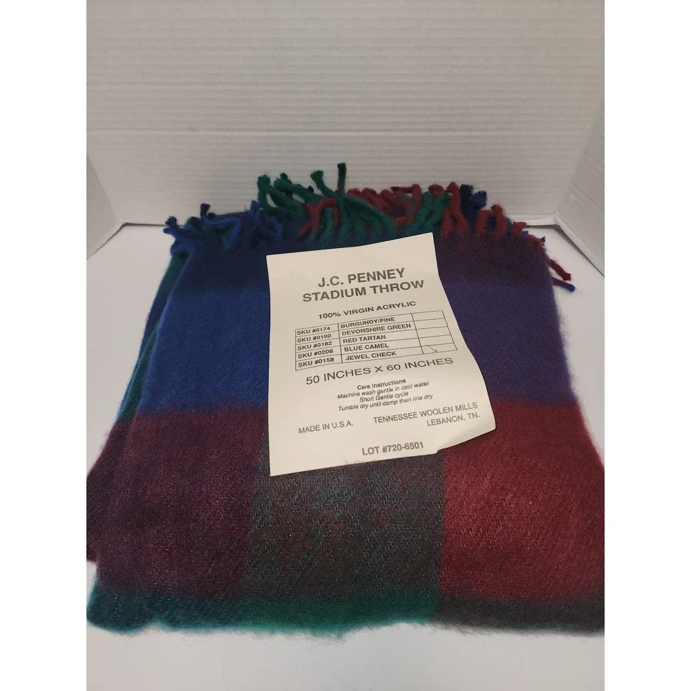 NWT J.C. Penney Stadium Throw blanket 100% virgin acrylic 50 x 60‎ vintage