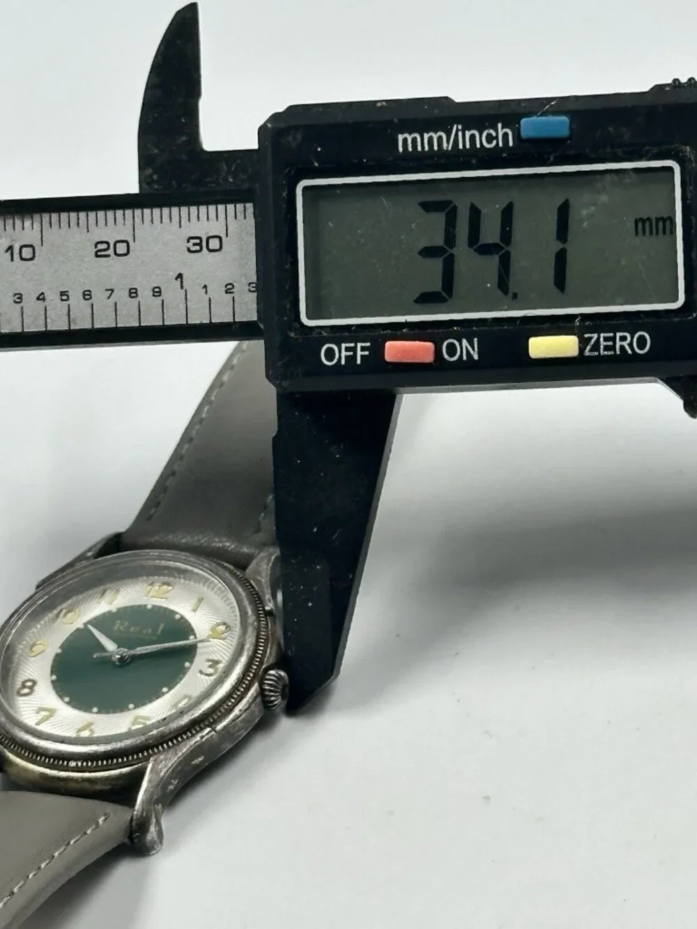 Real Watches Watch Men Silver Tone Green Dial Grey Leather New Battery 9