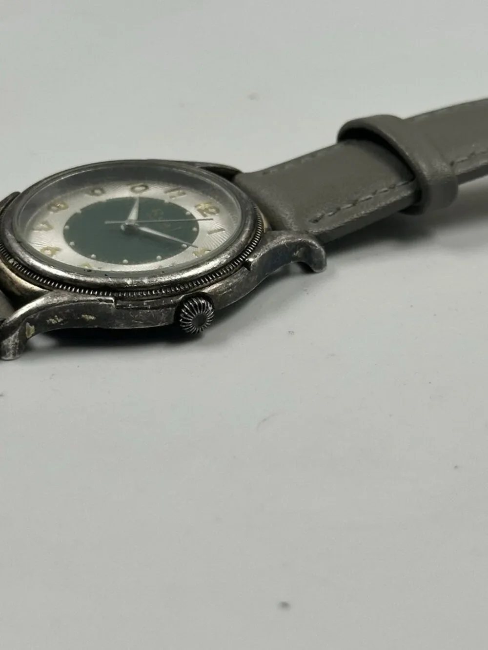 Real Watches Watch Men Silver Tone Green Dial Grey Leather New Battery 9