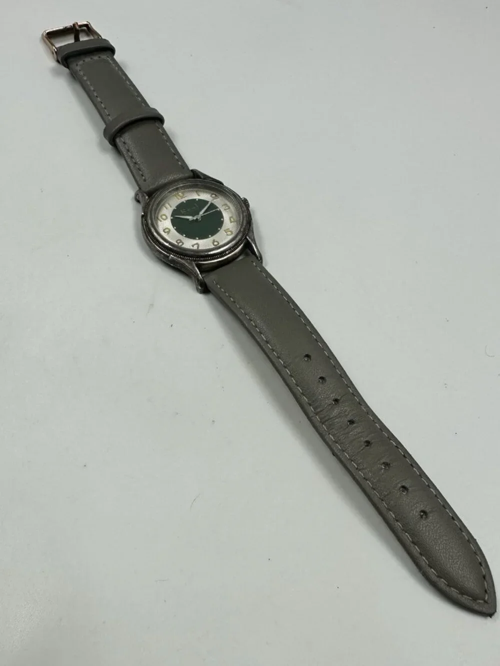 Real Watches Watch Men Silver Tone Green Dial Grey Leather New Battery 9