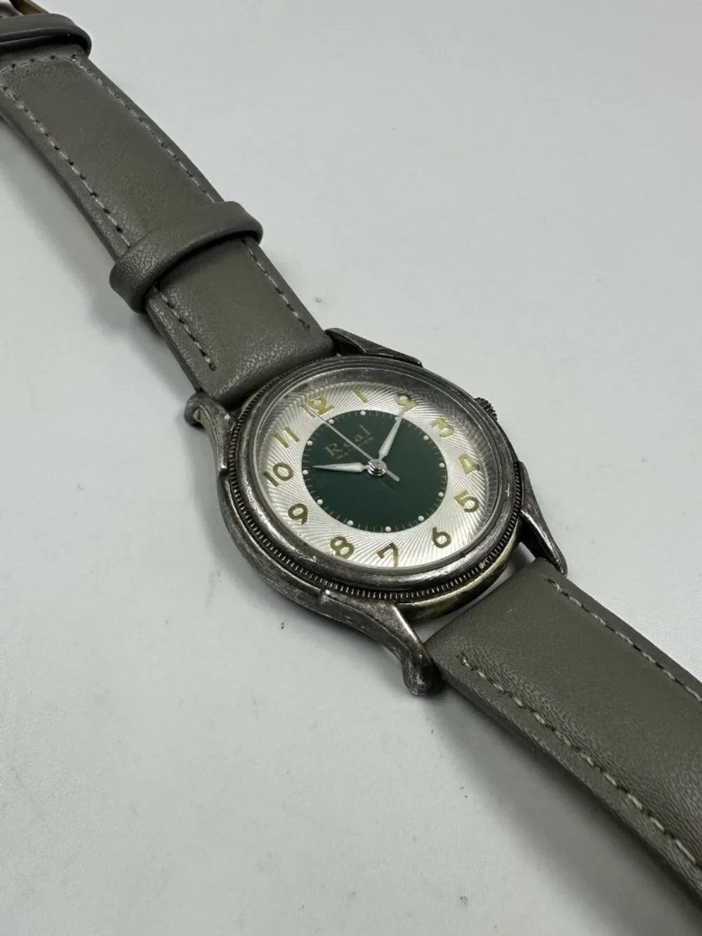 Real Watches Watch Men Silver Tone Green Dial Grey Leather New Battery 9