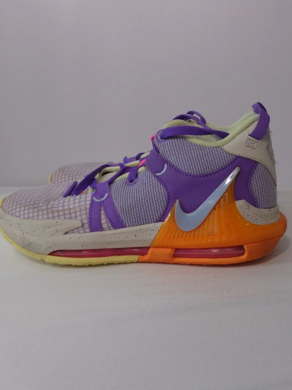 Nike LeBron Witness 7 Basketball Shoes GS Action Grape/Orange Youth Size 6Y