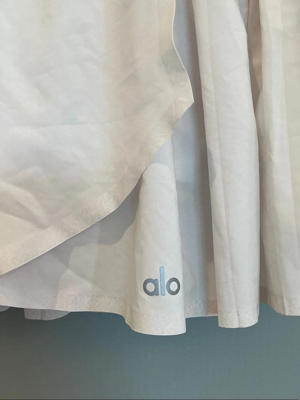 ALO Yoga lightweight white