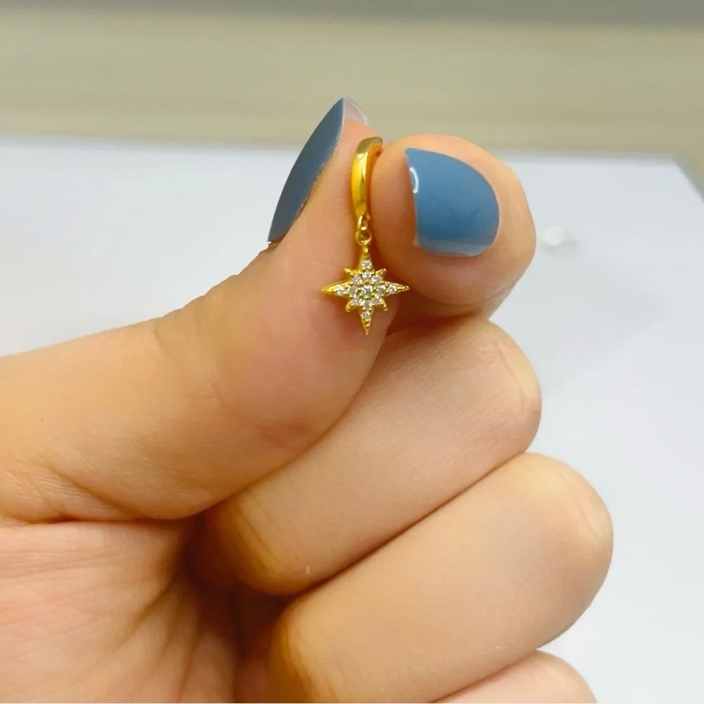 JewelbyEllie material expertly