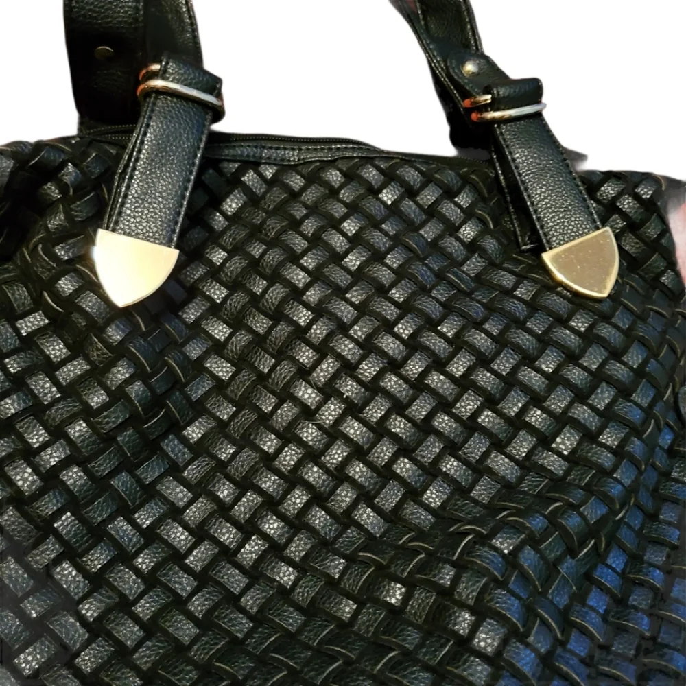 Breezy Couture Woven Black Shoulder Bag