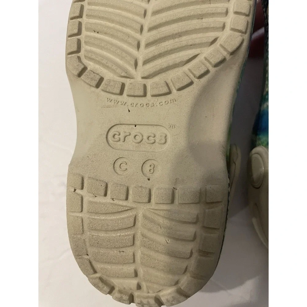CROCS styling dollar features