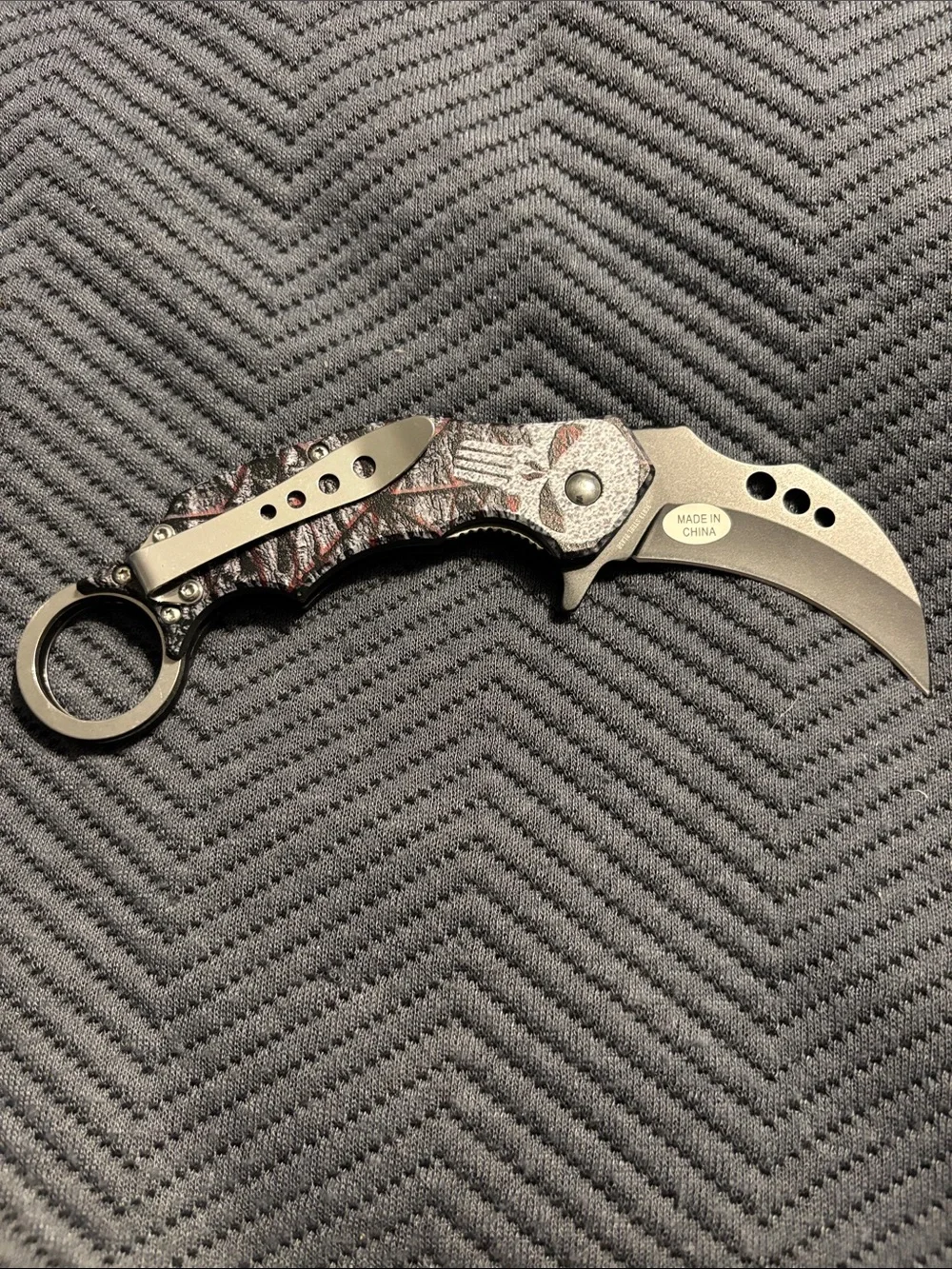 Skull-Accent Karambit Key Ring Folding Knife - Black and Red