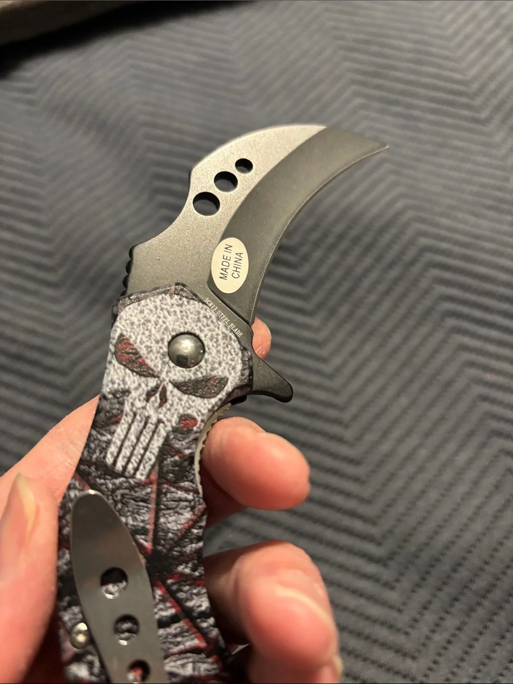 Skull-Accent Karambit Key Ring Folding Knife - Black and Red