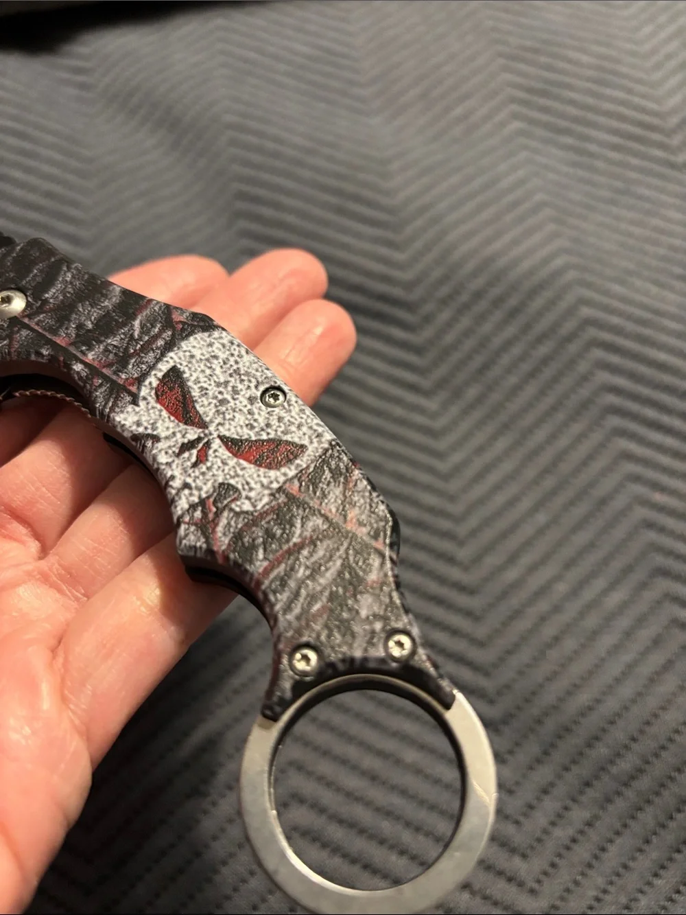 Skull-Accent Karambit Key Ring Folding Knife - Black and Red
