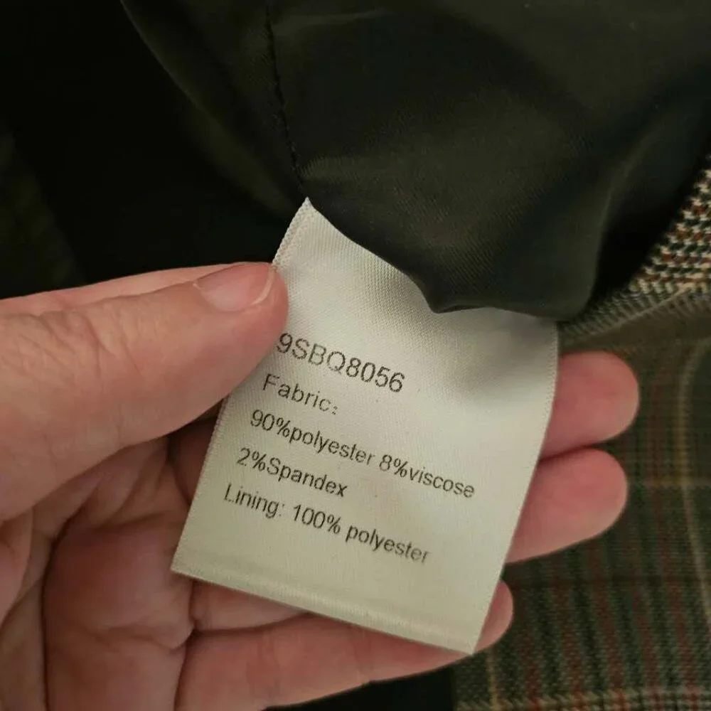 J.ING worn features clean