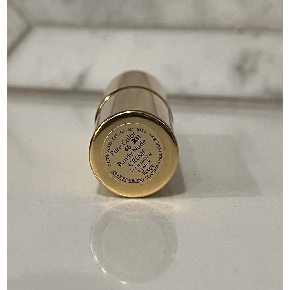 Estée Lauder long color nude