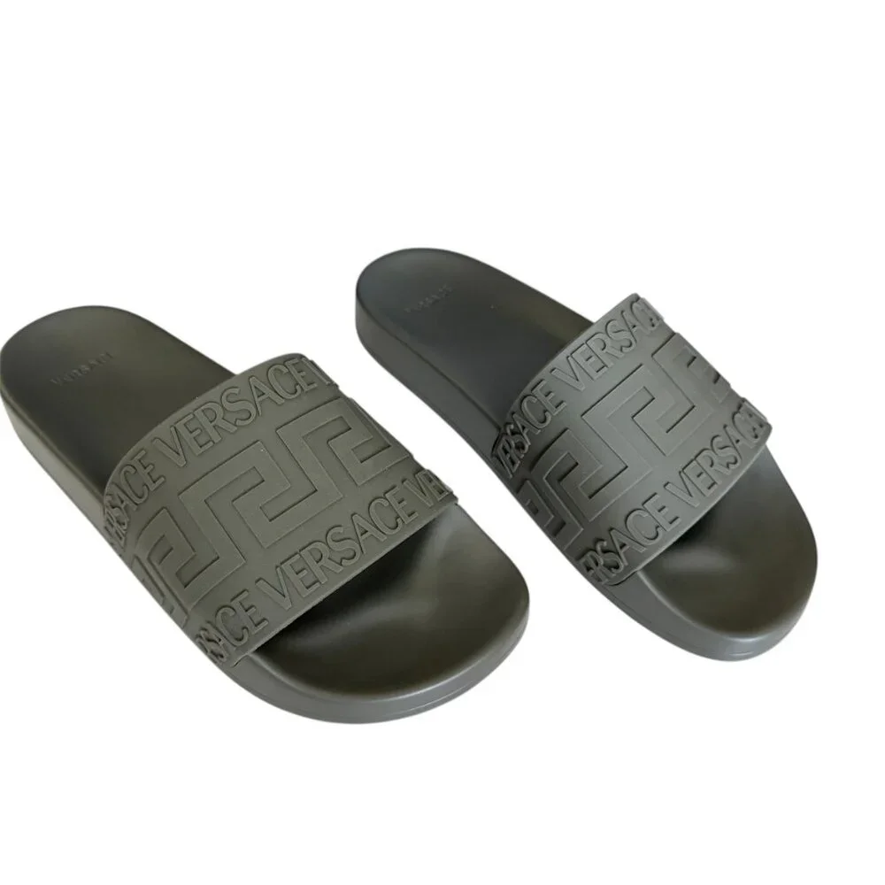Versace 1006272 Men's Rubber Greca Gomma Pool Slide, sizes 41