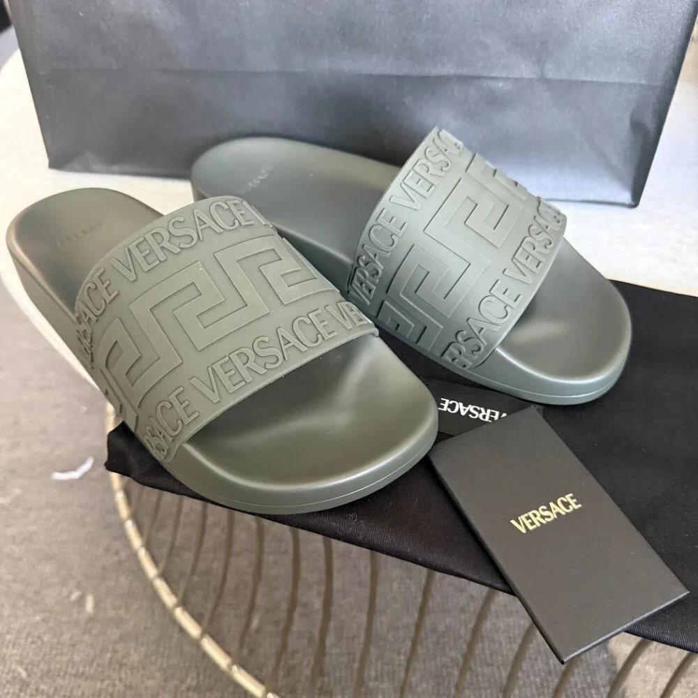 Versace 1006272 Men's Rubber Greca Gomma Pool Slide, sizes 41