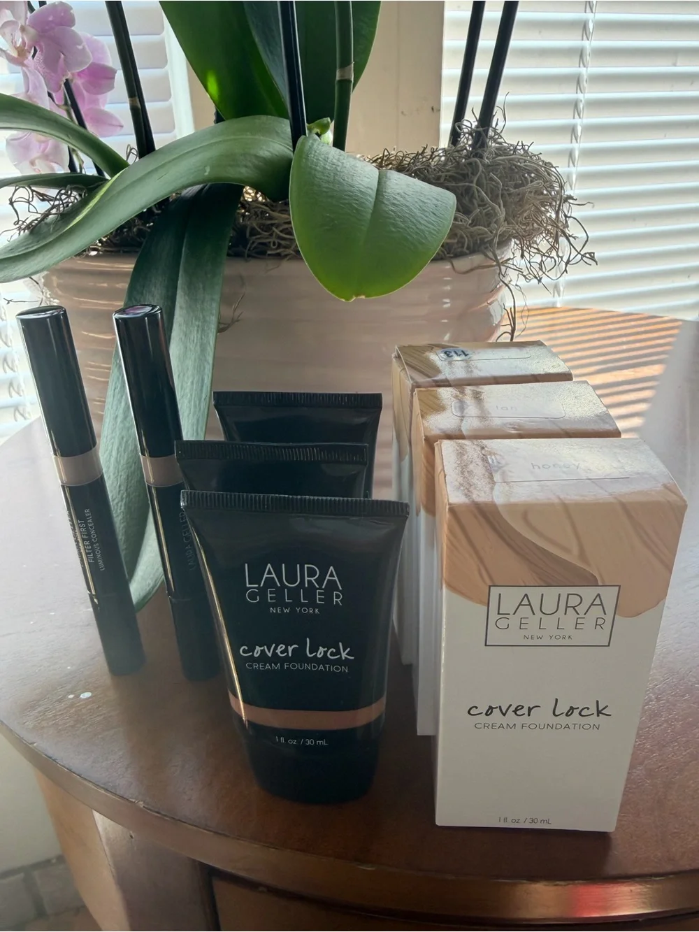 Laura Geller Cover Lock Cream Foundation in Beige/Tan Shades