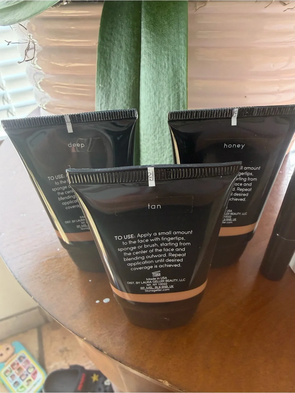 Laura Geller Cover Lock Cream Foundation in Beige/Tan Shades
