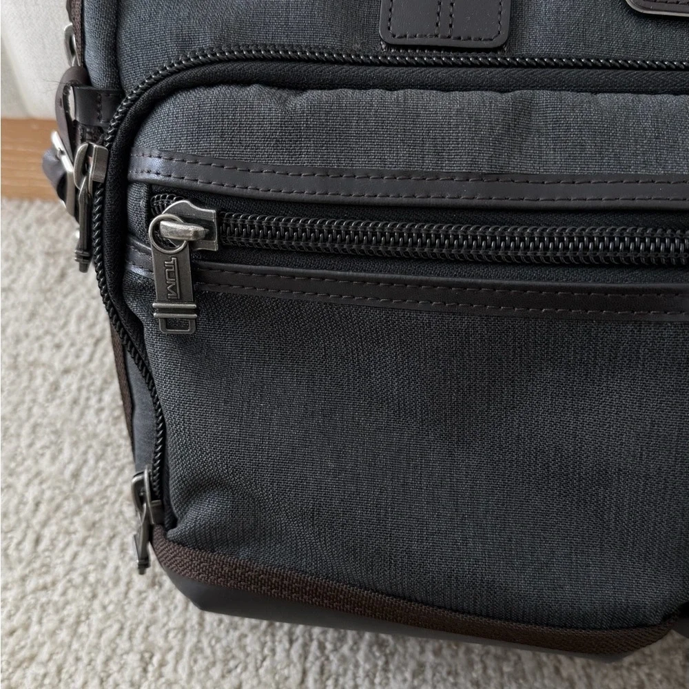 Tumi elegant briefcase