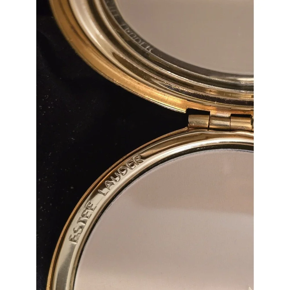 Estée Lauder 'May' Angel Compact Lucidity Transparent 06 pressed‎ powder. W/ Box