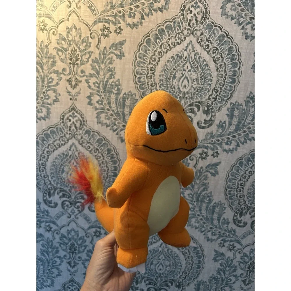 Charmander Pokemon Medium‎ 10