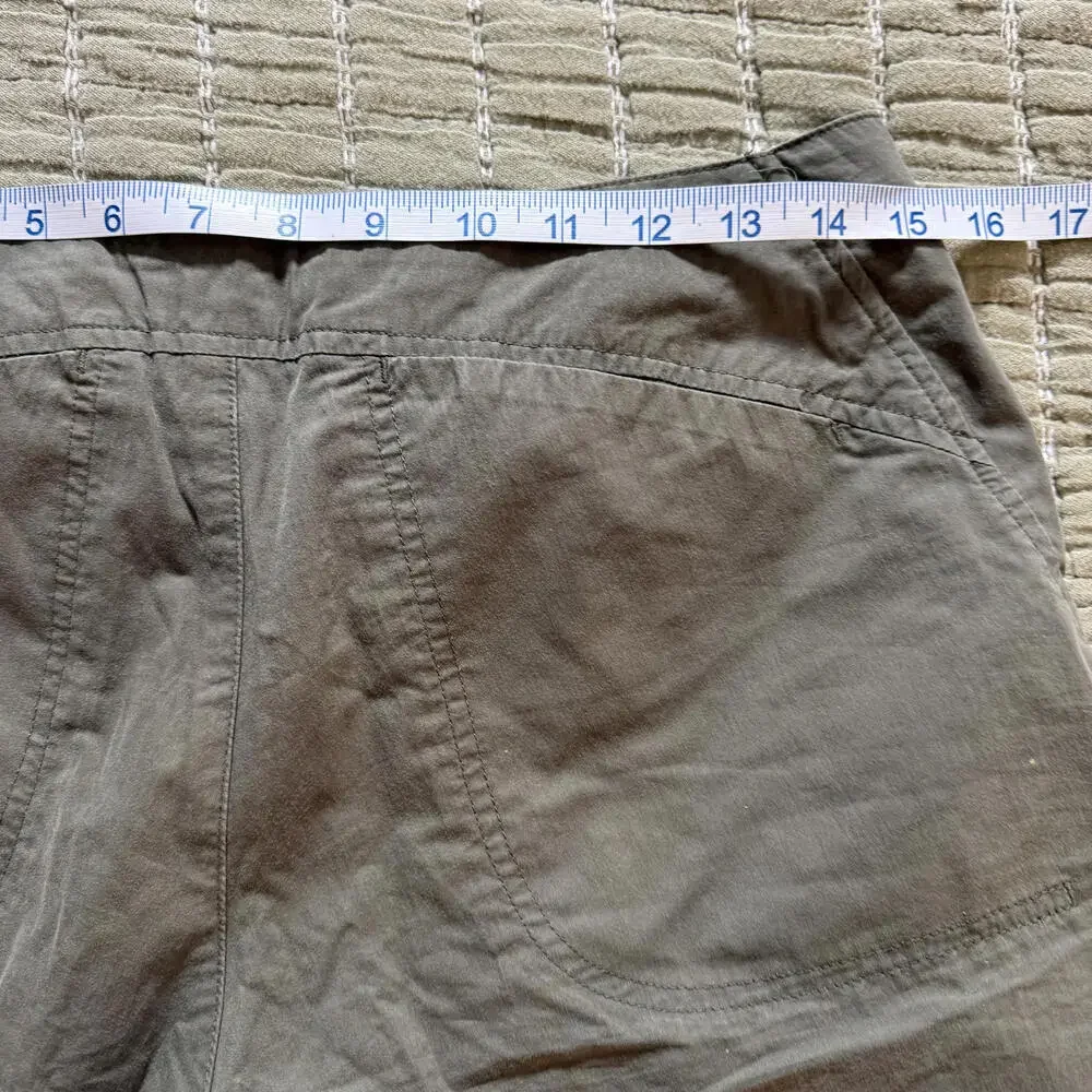 REI Cotton/Nylon  Khaki Green Shorts Zip Pocket Womens‎ SZ S Hiking  GorpCore