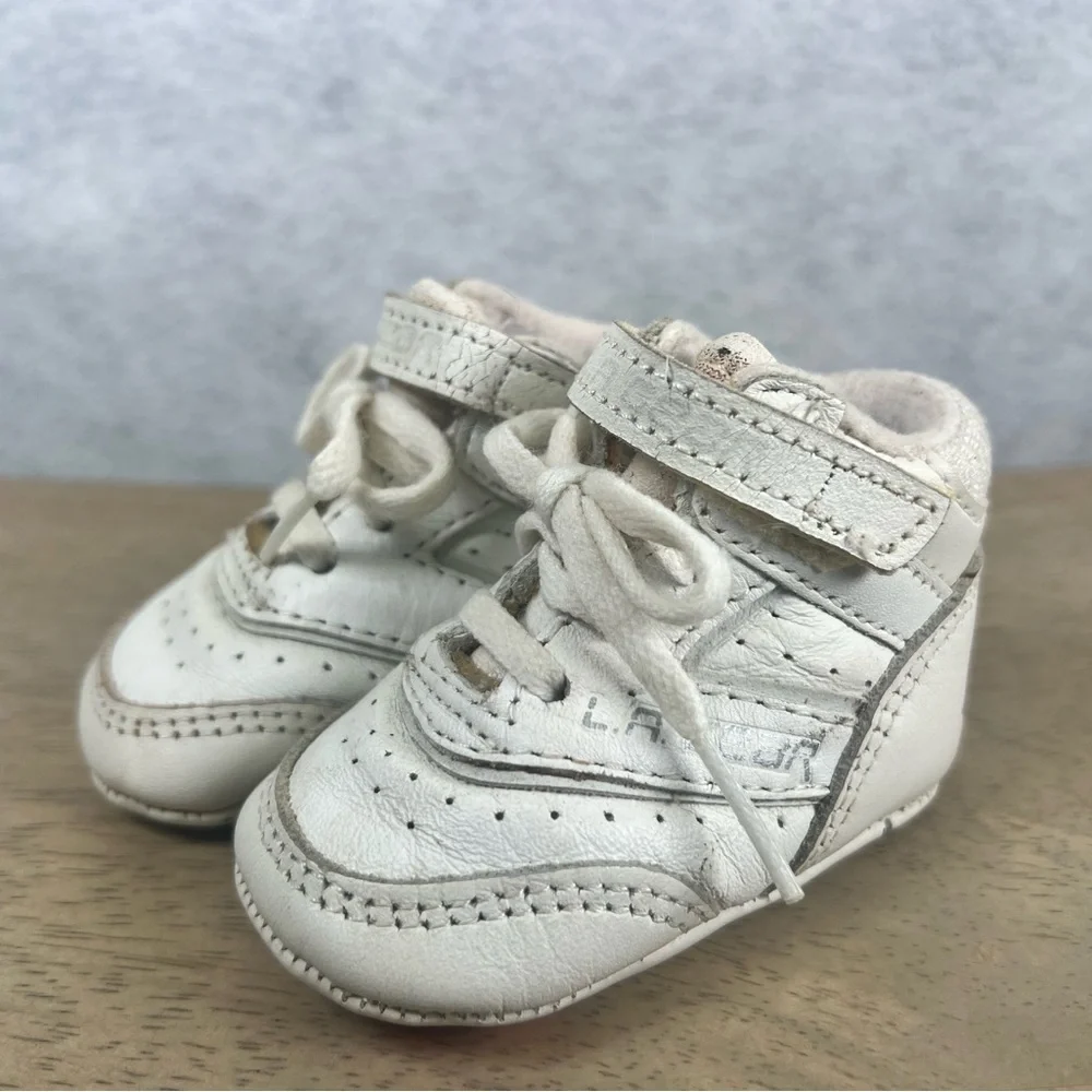 Vintage 90’s LA Gear White‎ Silver Infant Sneakers Size 1 Soft Bottom Crib Shoes