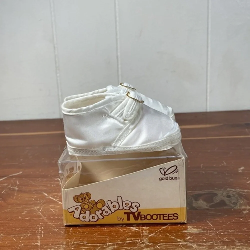 Vintage Gold Bug Adorables TV Bootees White Satin Infant Baby Shoes NIB‎
