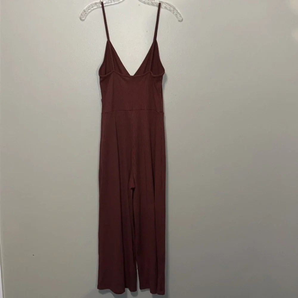 Forever 21 top legs neck