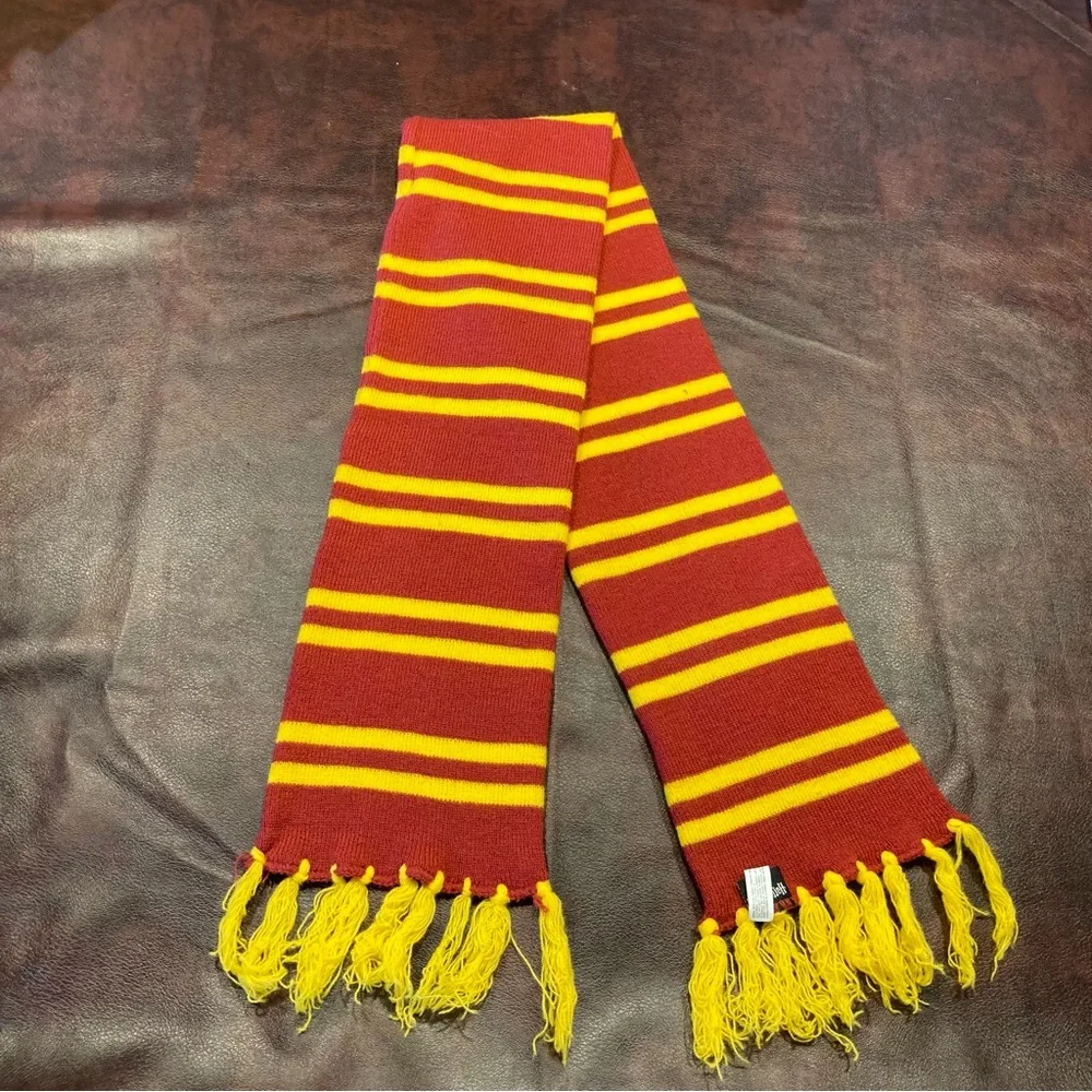 Harry Potter Hogwarts School Striped Fringe Gryffindor Scarf